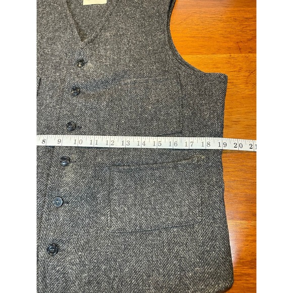 Small Johnson Woolen Mills gray herringbone four pocket vest - Picture 8 of 11